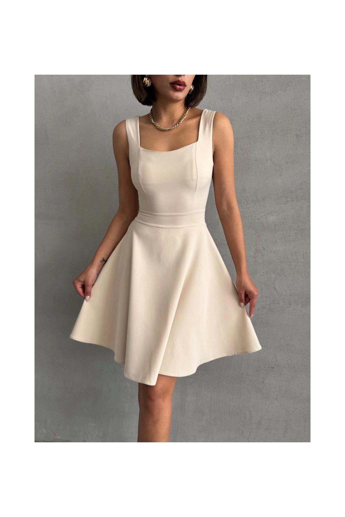 Kadın kare yaka kısa elbise