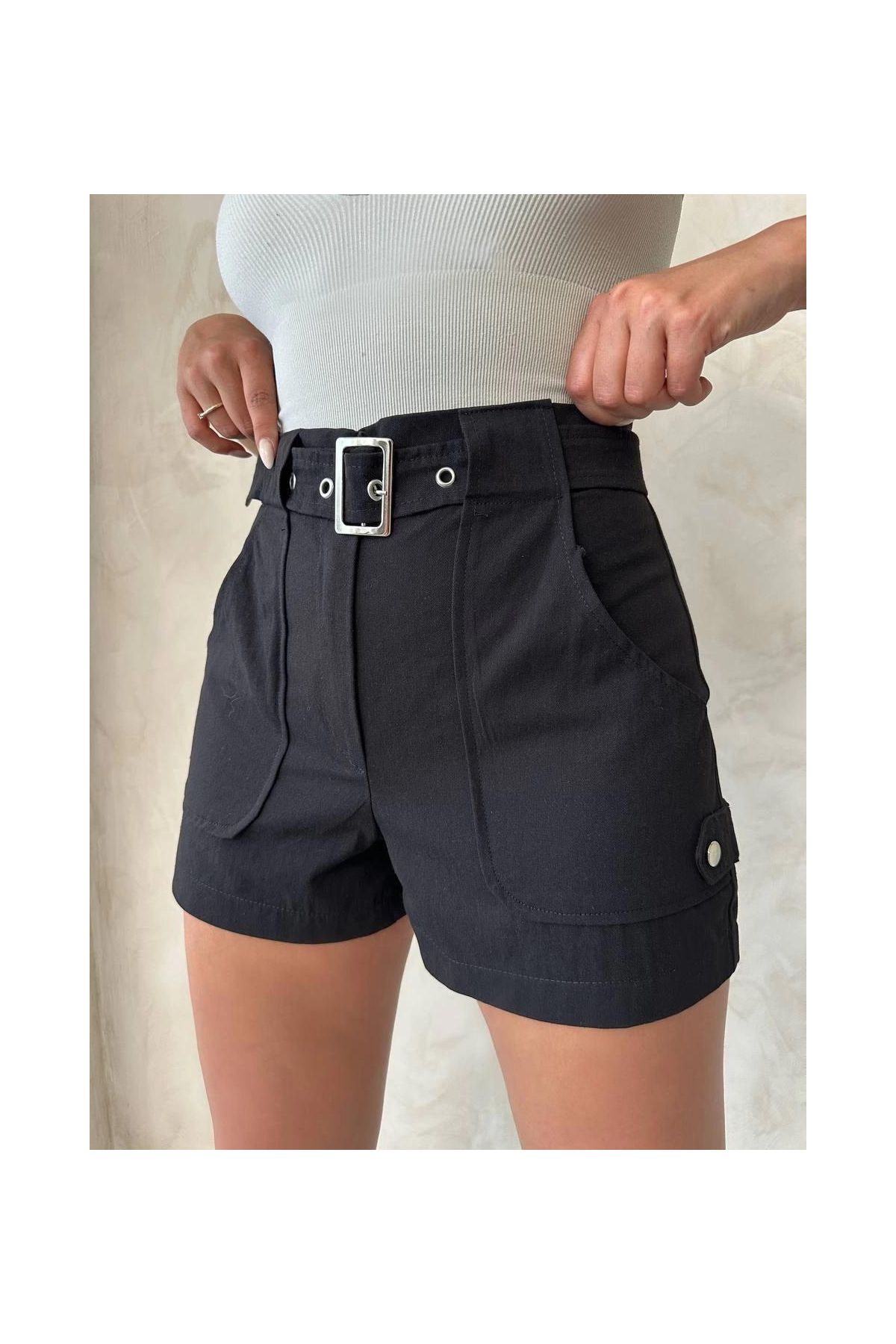 Kemer detaylı gabardin şort siyah s25289