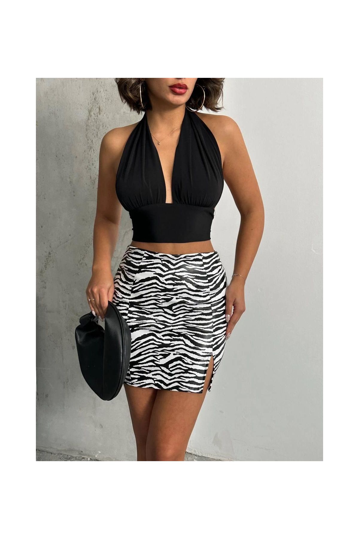 Tek yırtmaçlı zebra desenli deri etek beyazsiyah w24475-S