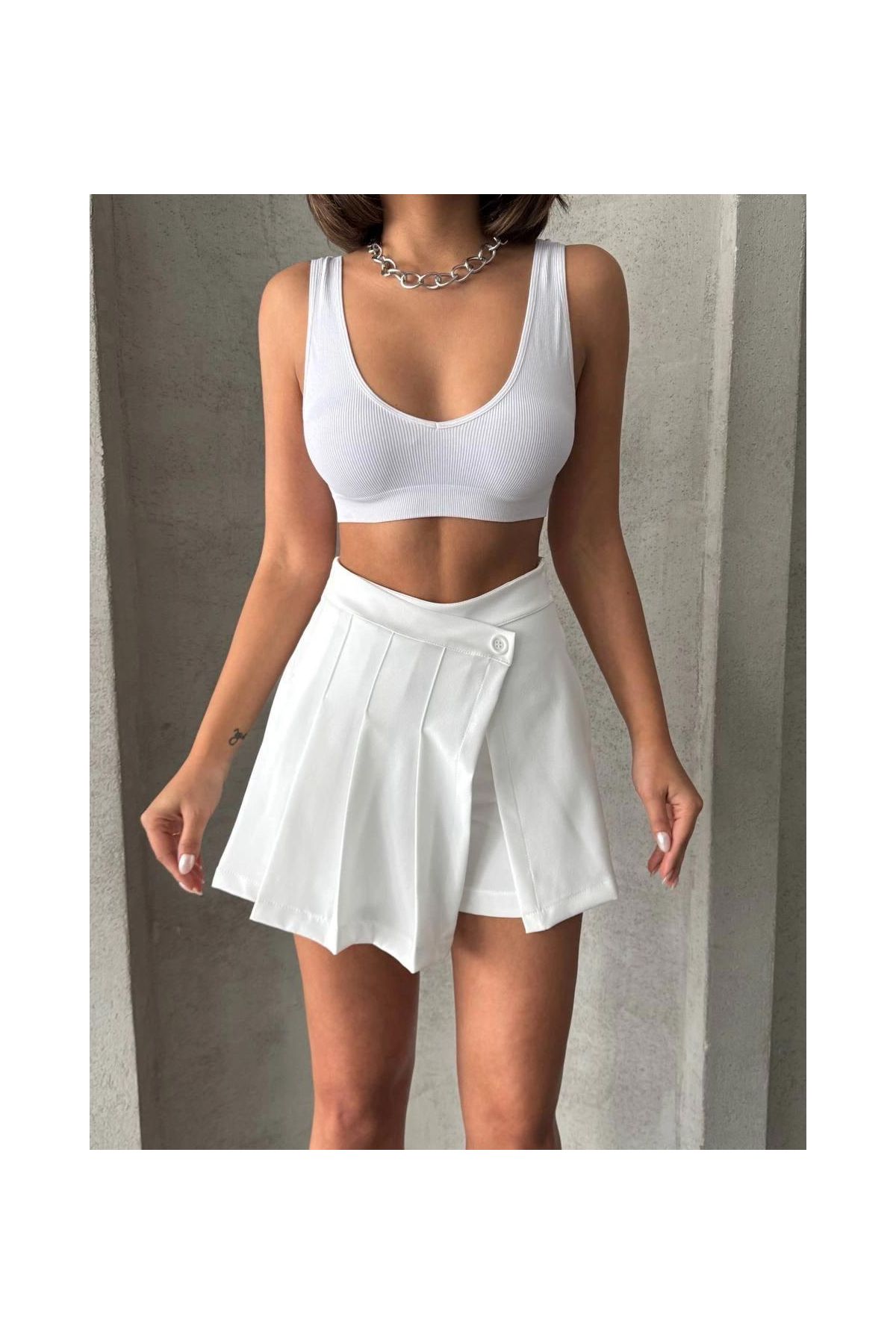 Piliseli düğmeli şort etek beyaz s25813