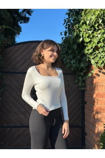 Çerçeve yaka kaşkorse bluz beyaz