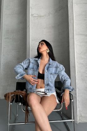 Çift cepli kol katlamalı kar yıkama crop kot ceket mavi