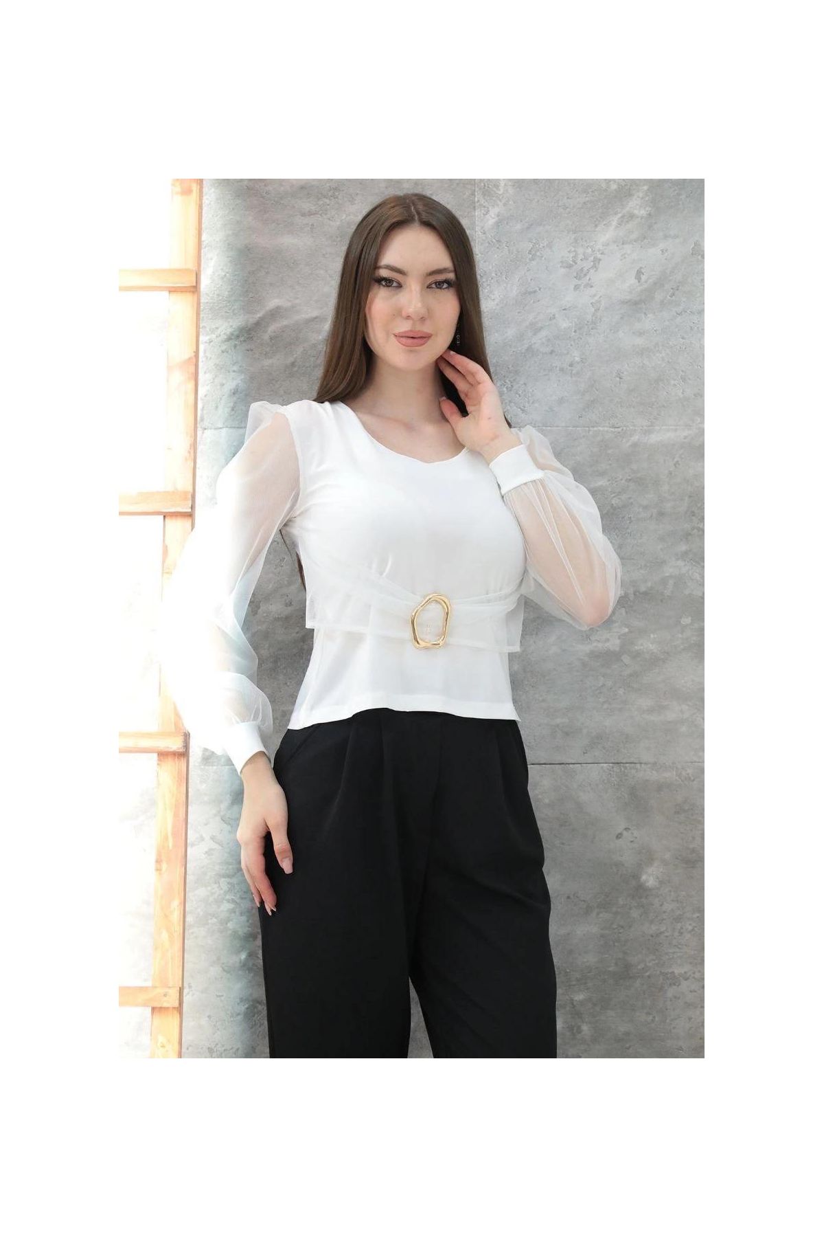 Tokalı tül kollu bluz beyaz