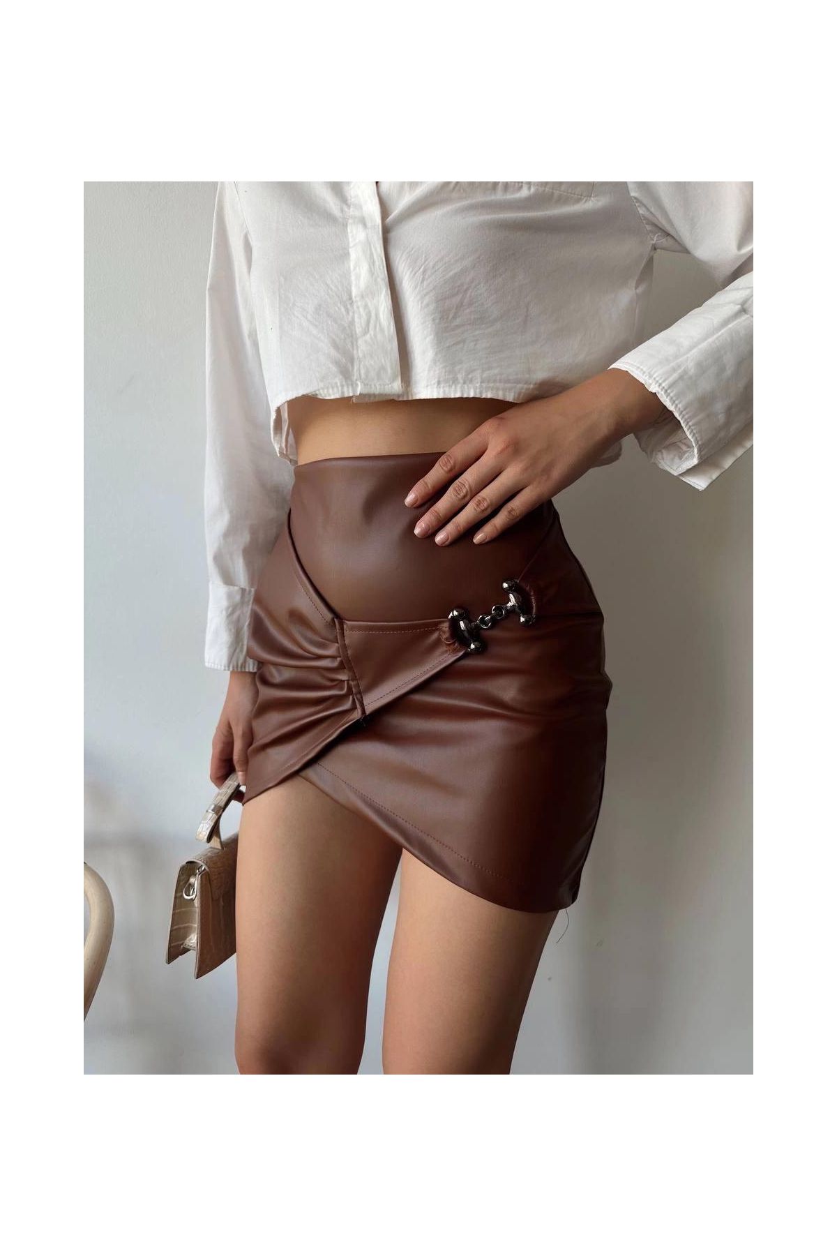Tokalı deri etek kahve