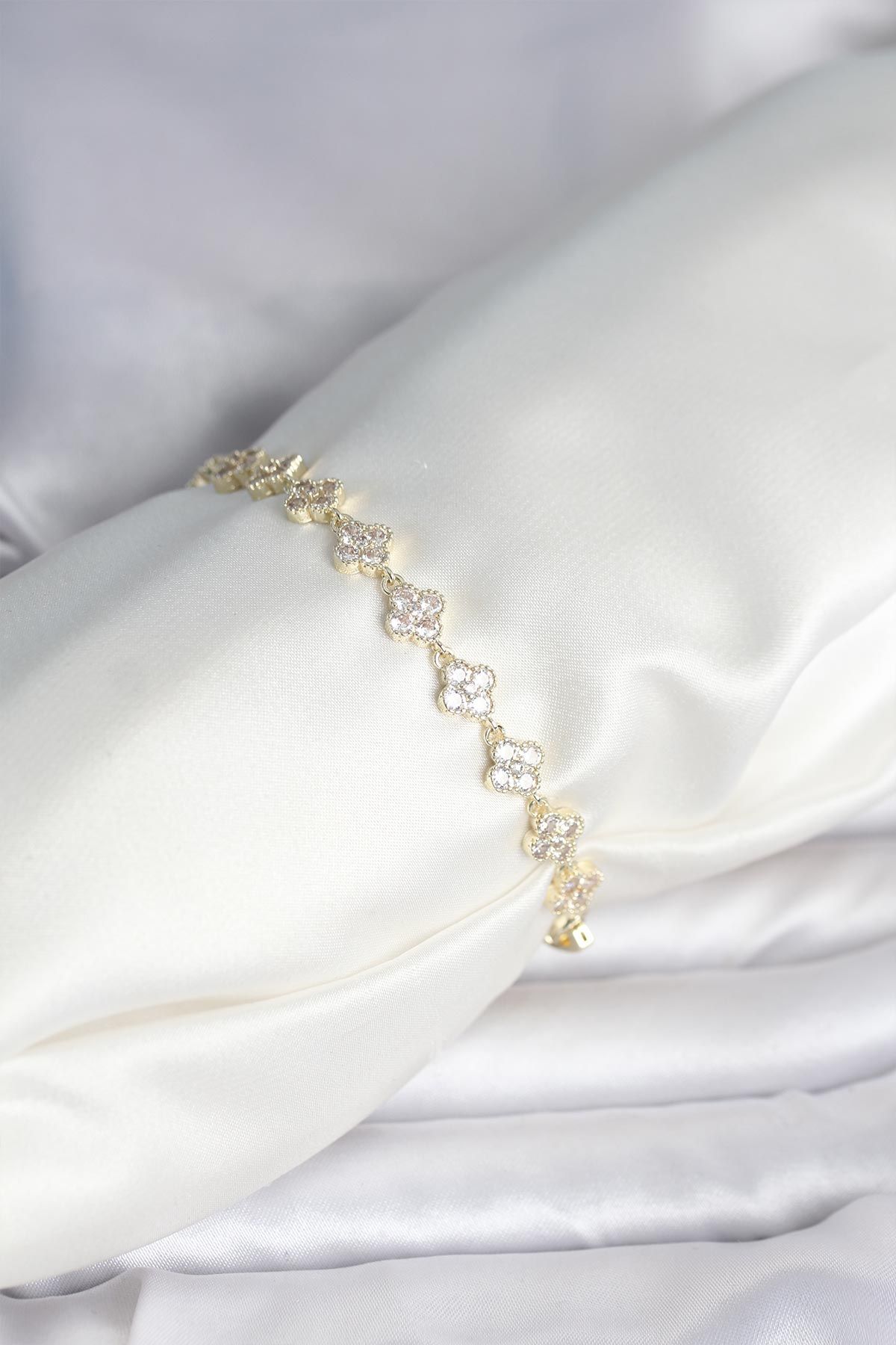 Zirkon Taşlı Pirinç Yonca Model Bileklik - TJ-BB8086