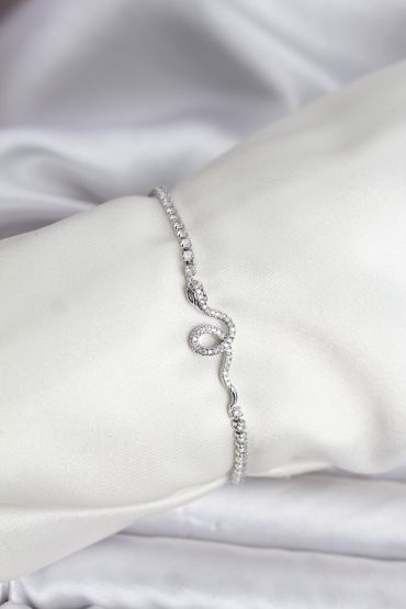 Yılan Model Zirkon Taşlı Gümüş Renk Pirinç Su Yolu Kadın Bileklik - TJ-BB8105