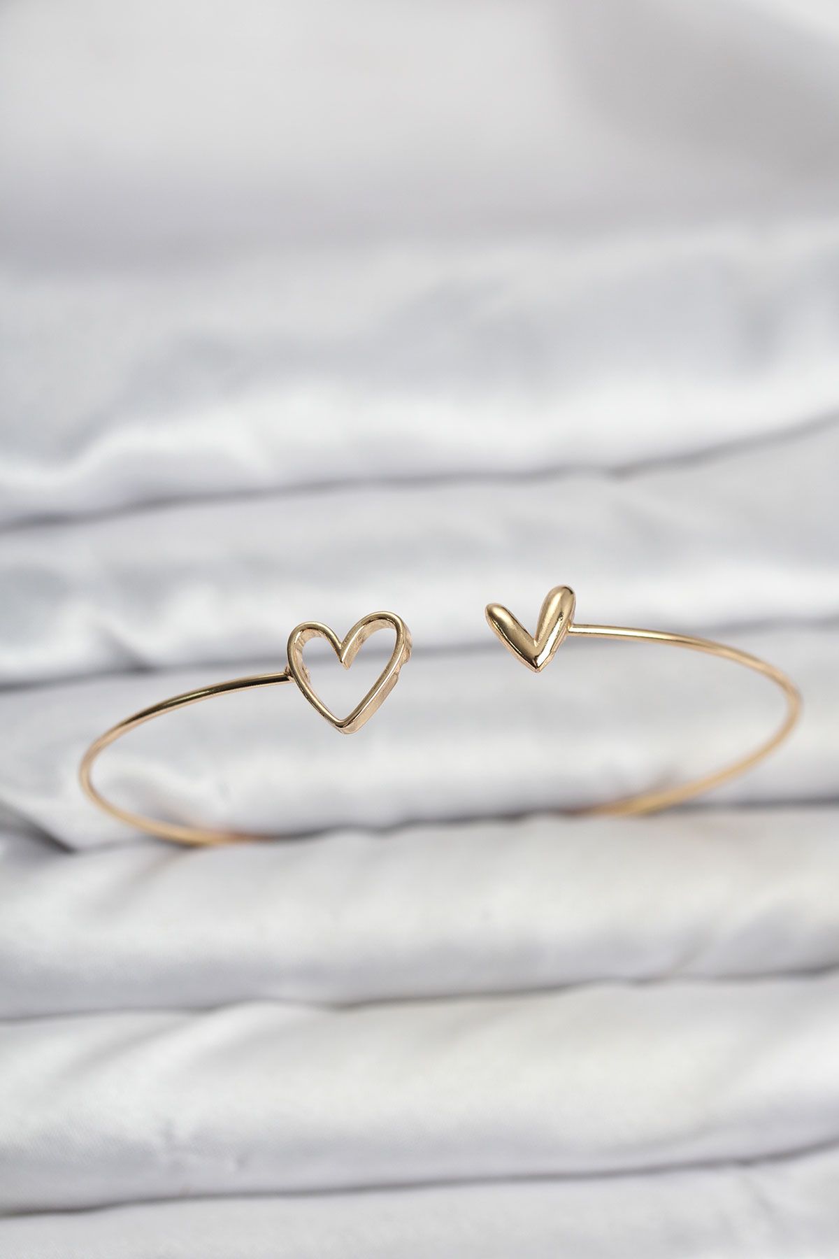 Kalp Model Gold Renk Bileklik - TJ-BB8143