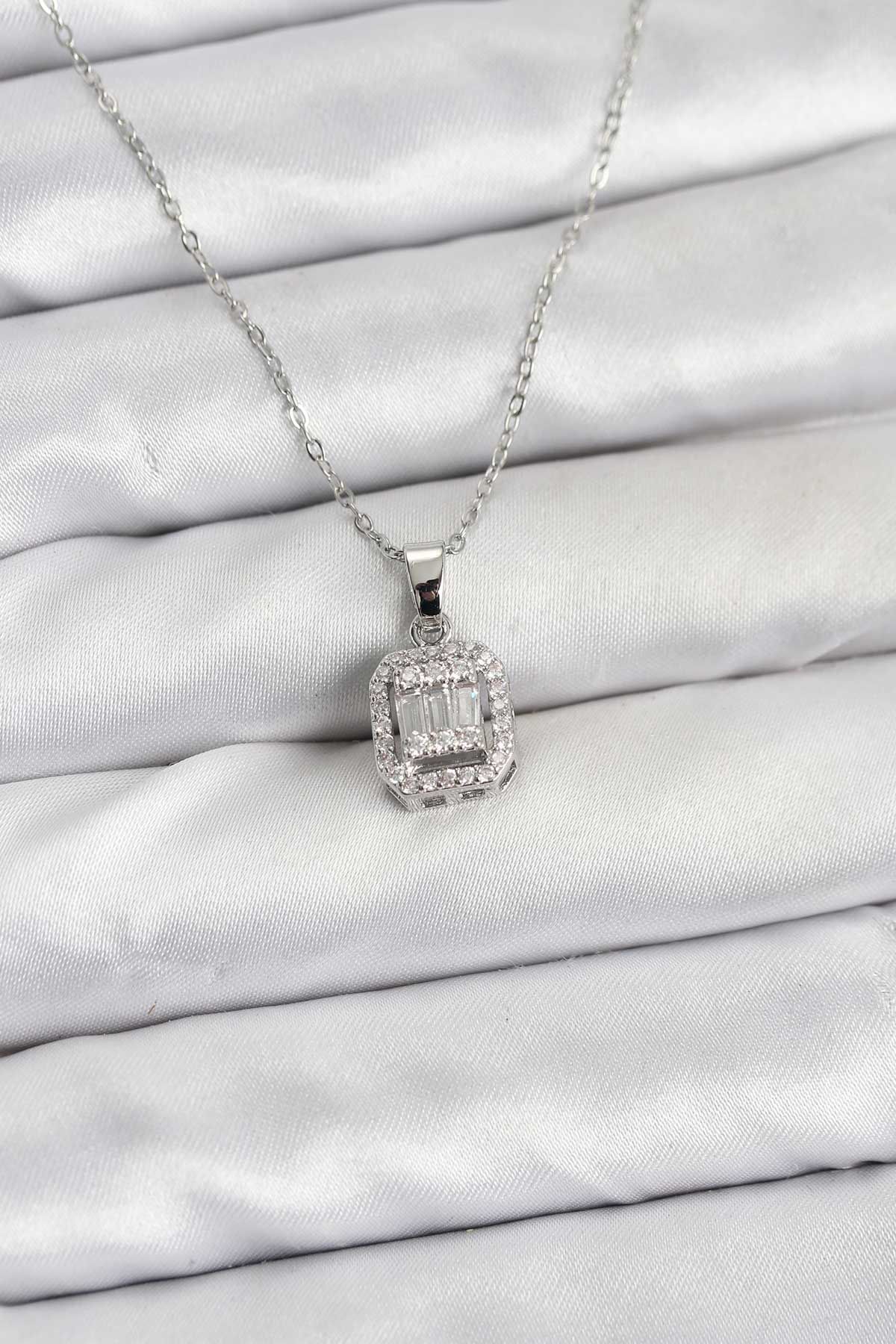 316L Çelik Zincir Gümüş Renk Baget Model Kadın Kolye - TJ-BKO10764