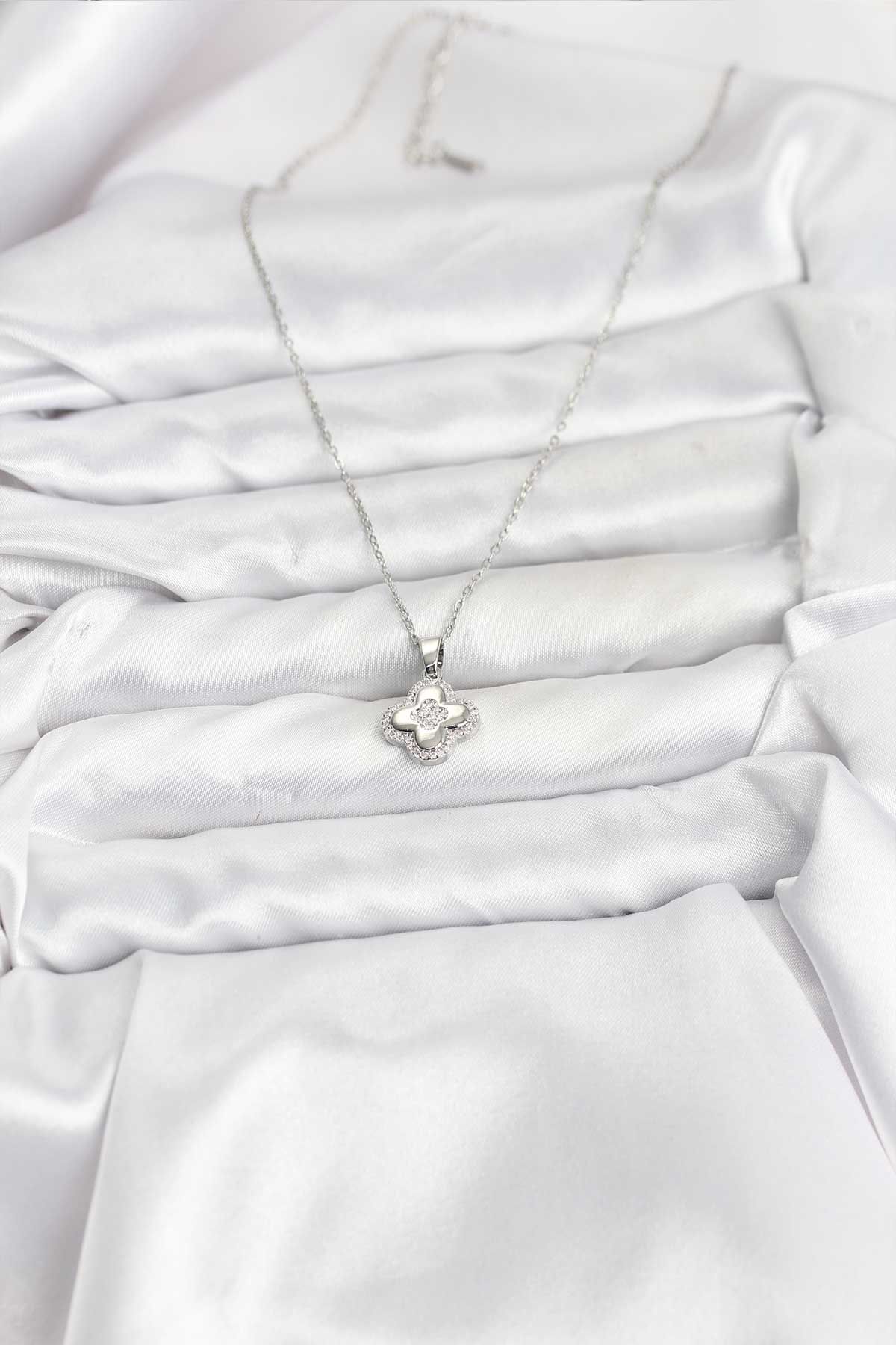 316L Çelik Zincir Gümüş Renk Zirkon Taşlı Yonca Model Kadın Kolye - TJ-BKO10768