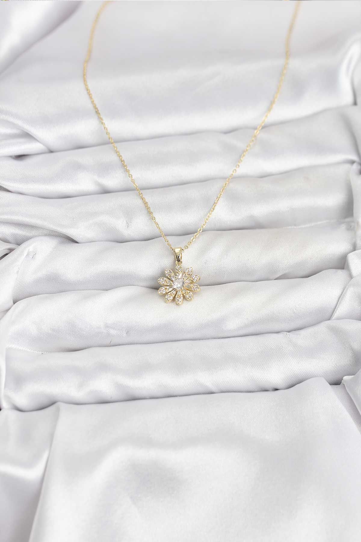 Pirinç Gold Renk Çiçek Model Kadın Kolye - TJ-BKO10805