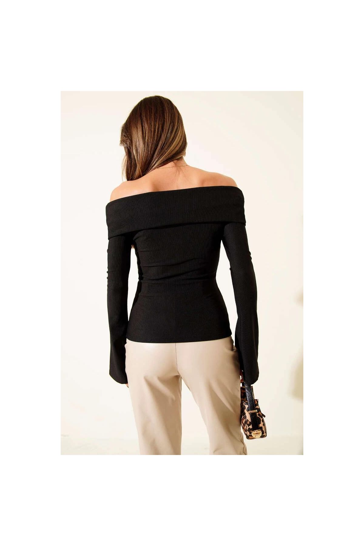 Omzu Açık Fermuarlı Bluz siyah T4330
