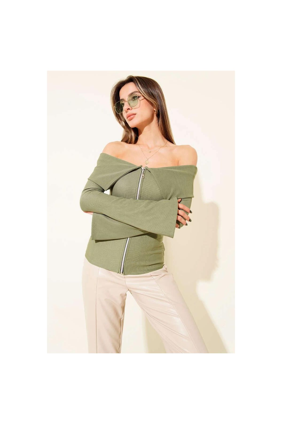 Omzu Açık Fermuarlı Bluz haki T4330