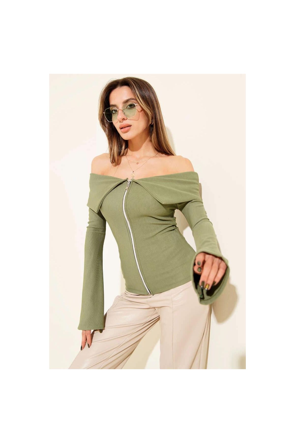 Omzu Açık Fermuarlı Bluz haki T4330