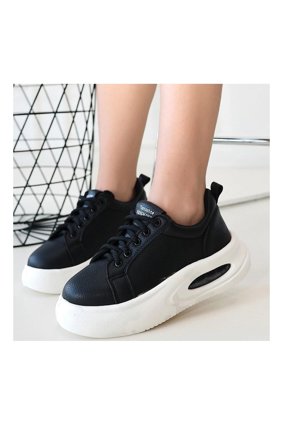 Chris Siyah Cilt Bağcıklı Spor Ayakkabı