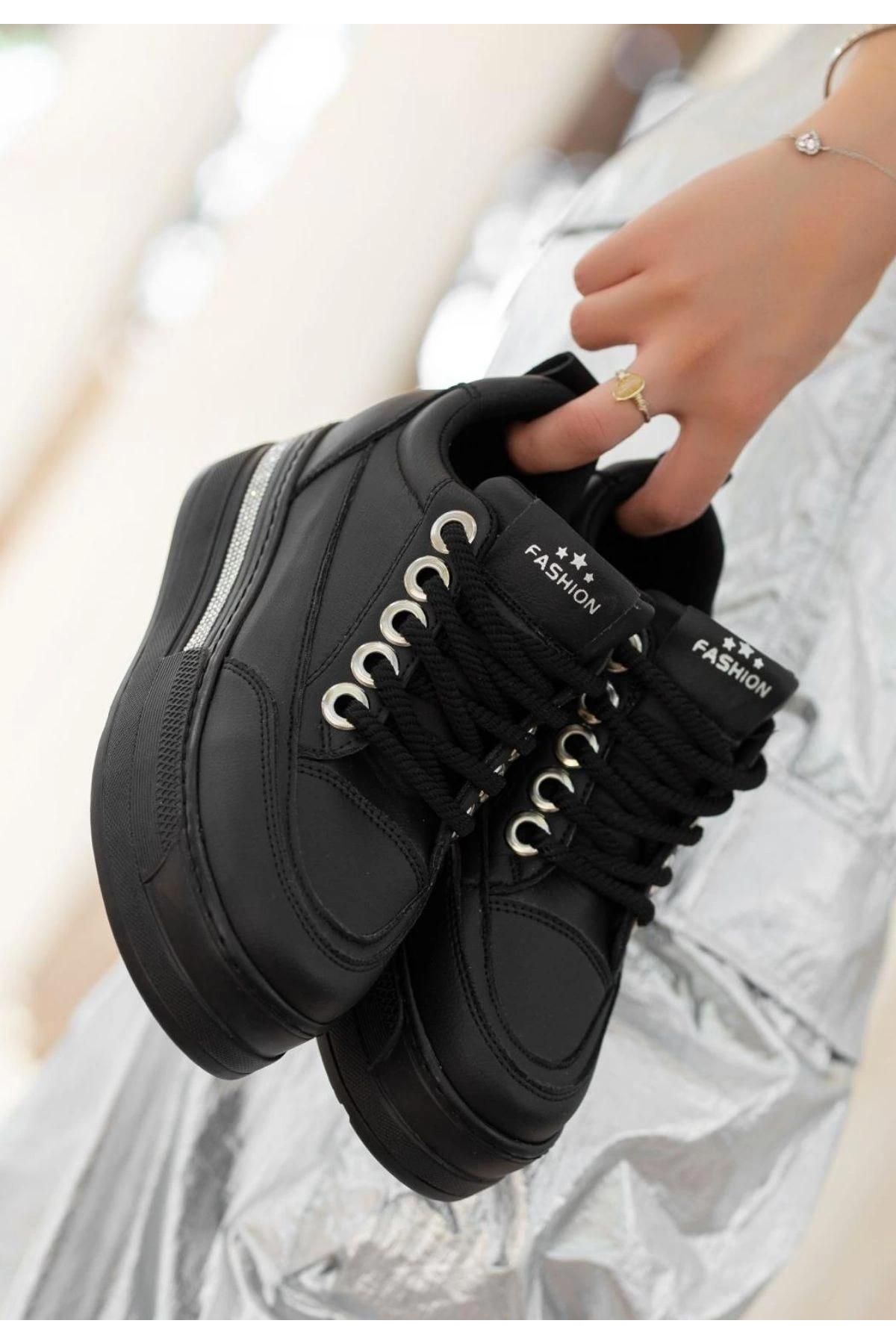 Lulu Siyah Cilt Bağcıklı Spor Ayakkabı