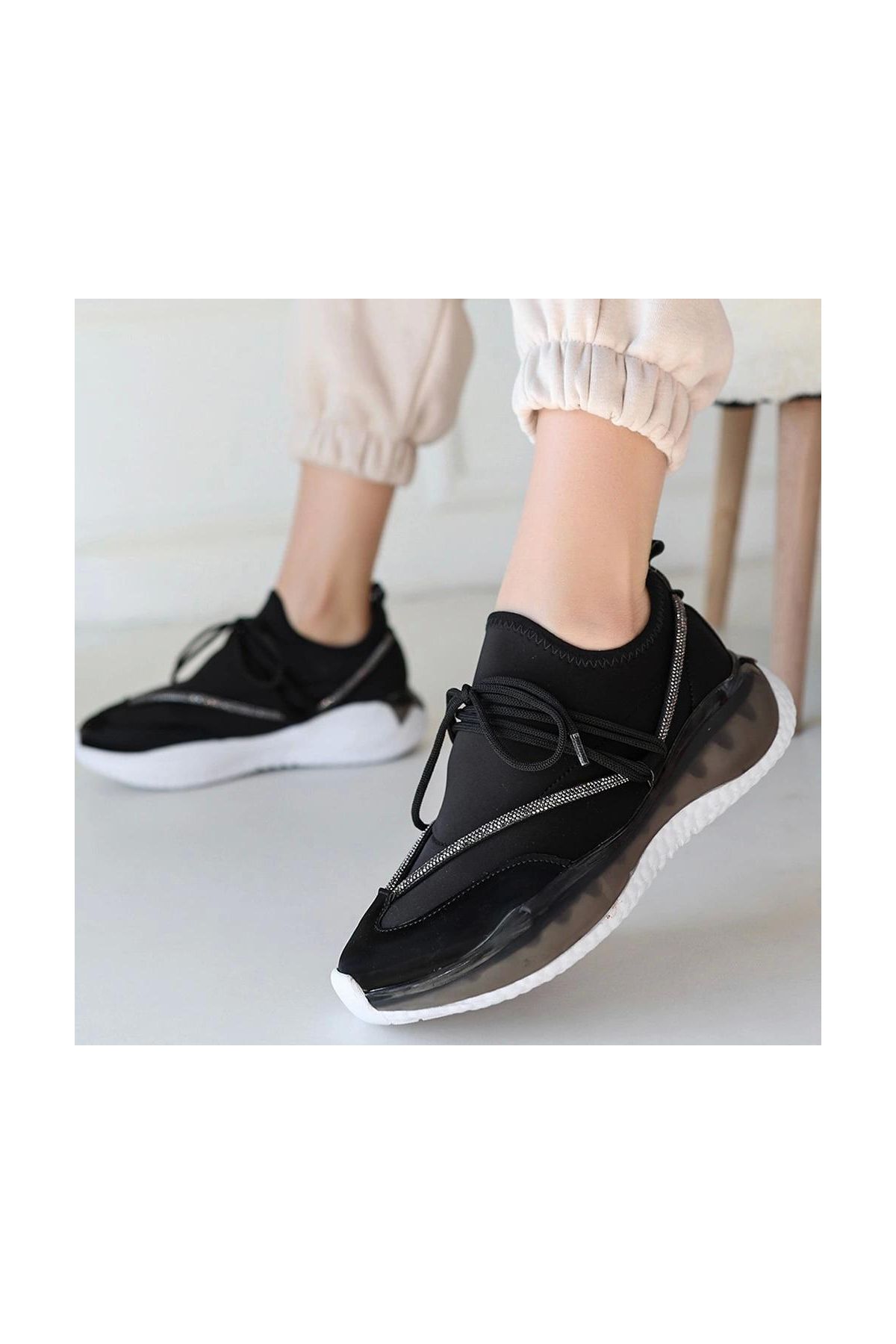 Liney Siyah Rugan Bağcıklı Spor Ayakkabı