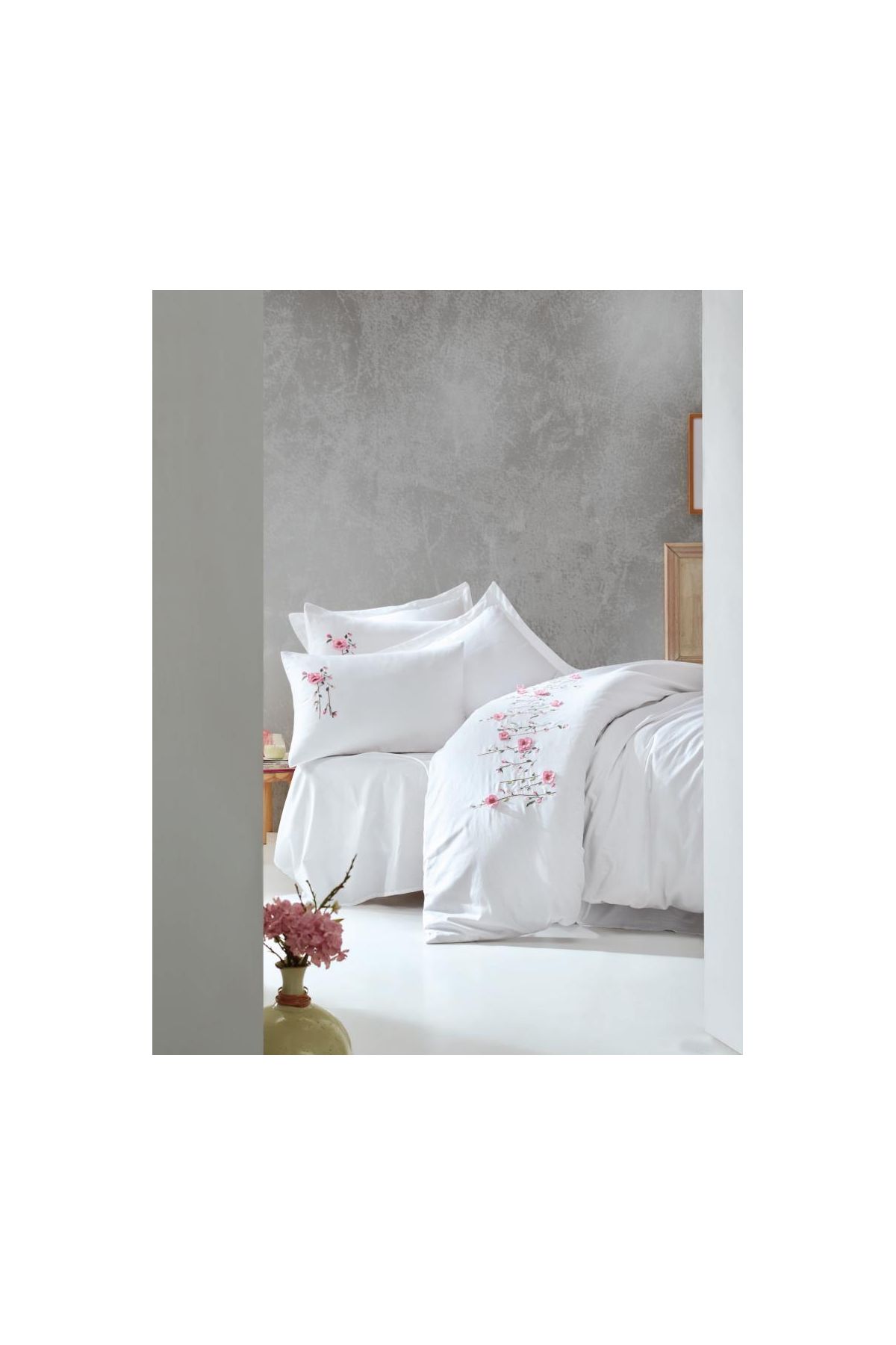 3D Nakışlı Çift Kişilik Saten Nevresim Takımı Perla Beyaz