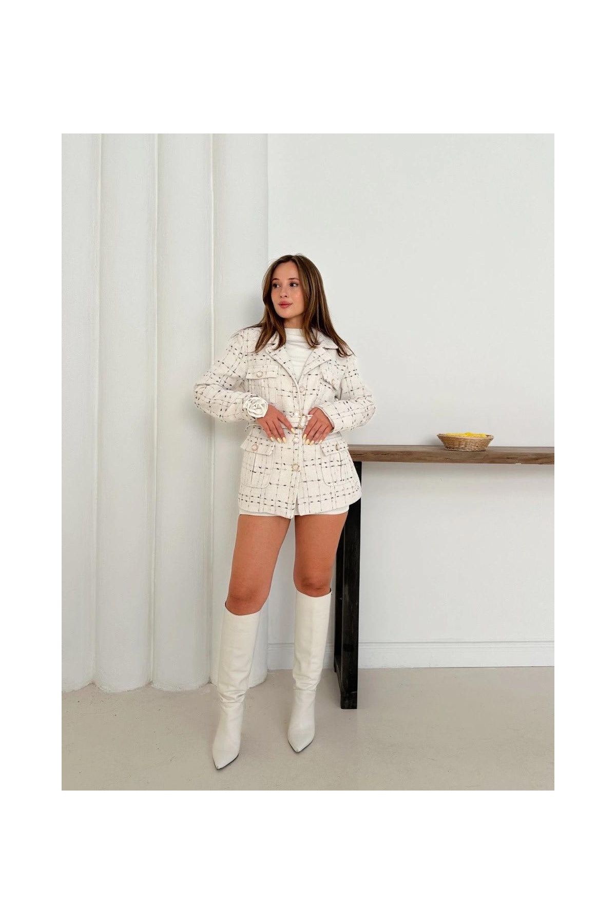 Çok düğmeli kemerli yüksek kaliteli astarlı ceket krem os255859