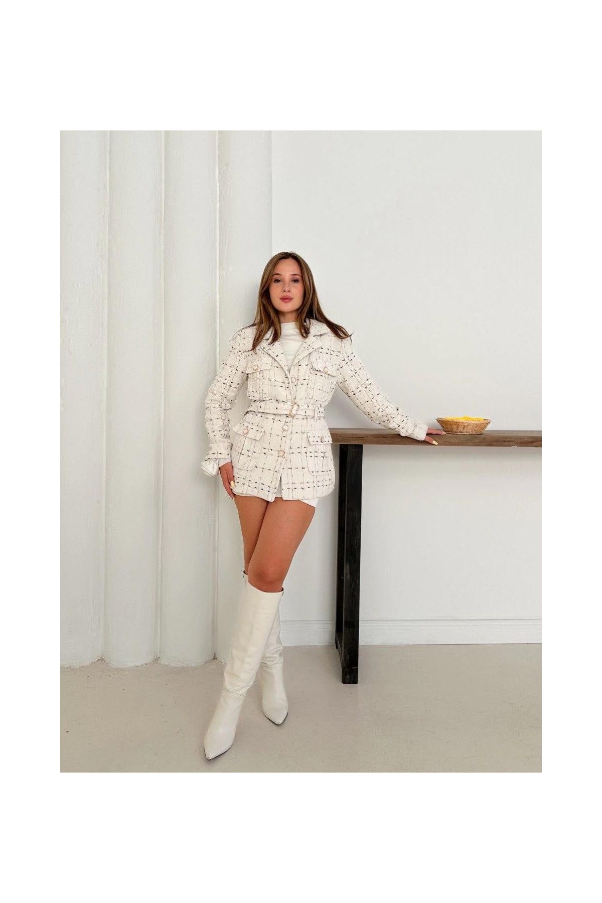 Çok düğmeli kemerli yüksek kaliteli astarlı ceket krem os255859