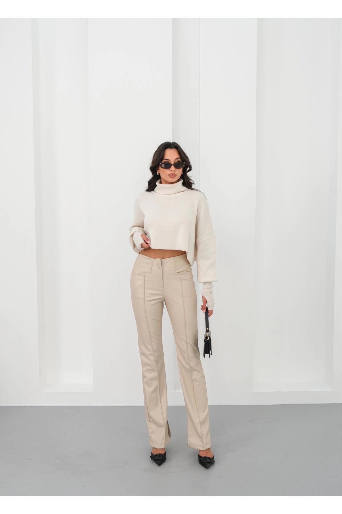 İspanyol yırtmaçlı paça deri pantolon bej hn