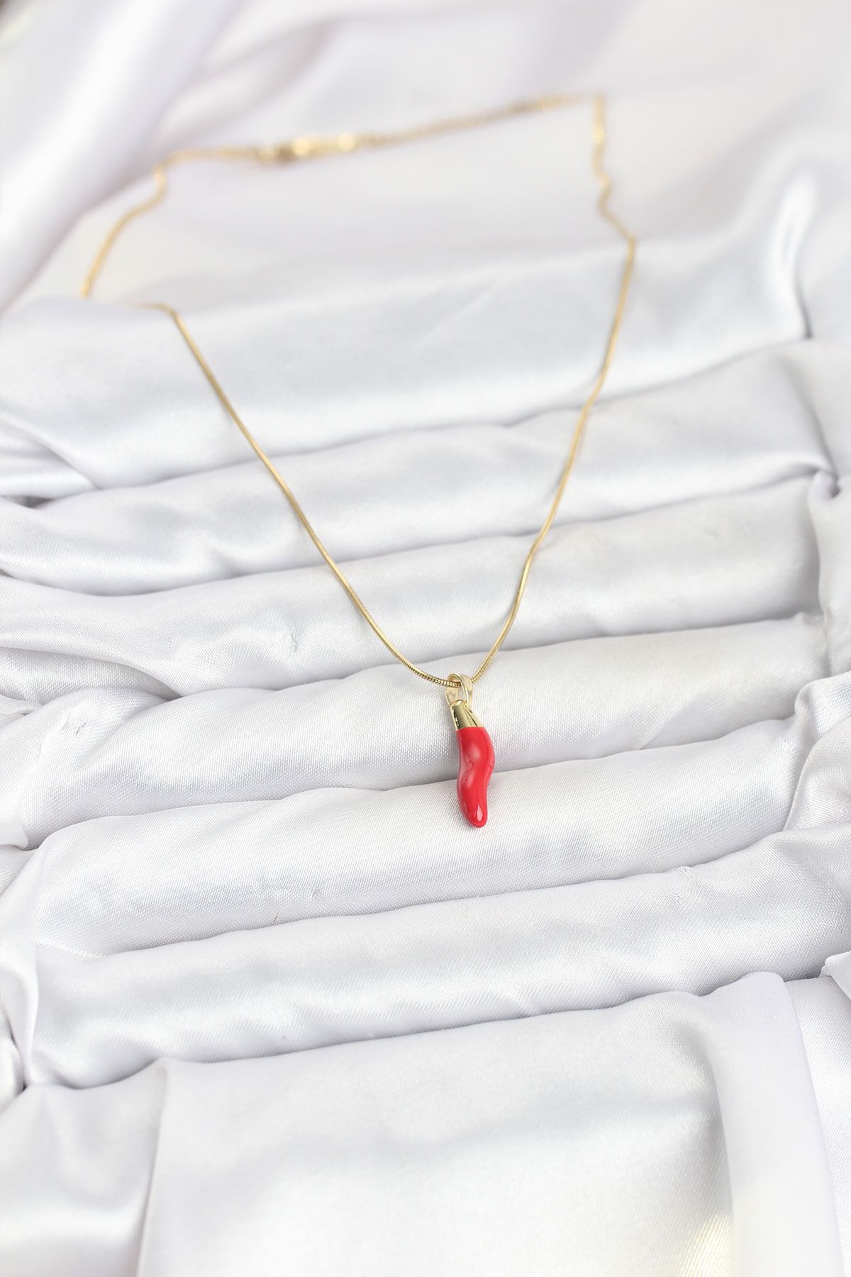 316L Çelik Gold Renk Kapya Kırmızı Biber Model Kadın Kolye - TJ-BKO10810