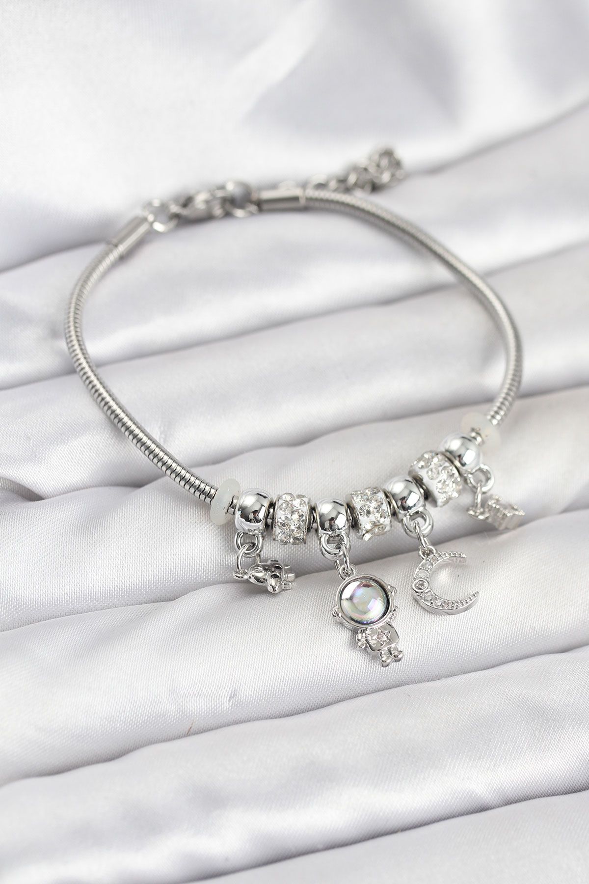 Pirinç Gümüş Renk Uzay Tema Charmlı Kadın Bileklik - TJ-BB8178