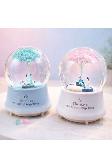 Büyük Boy Romantik Çiftler Temalı Kar Küresi