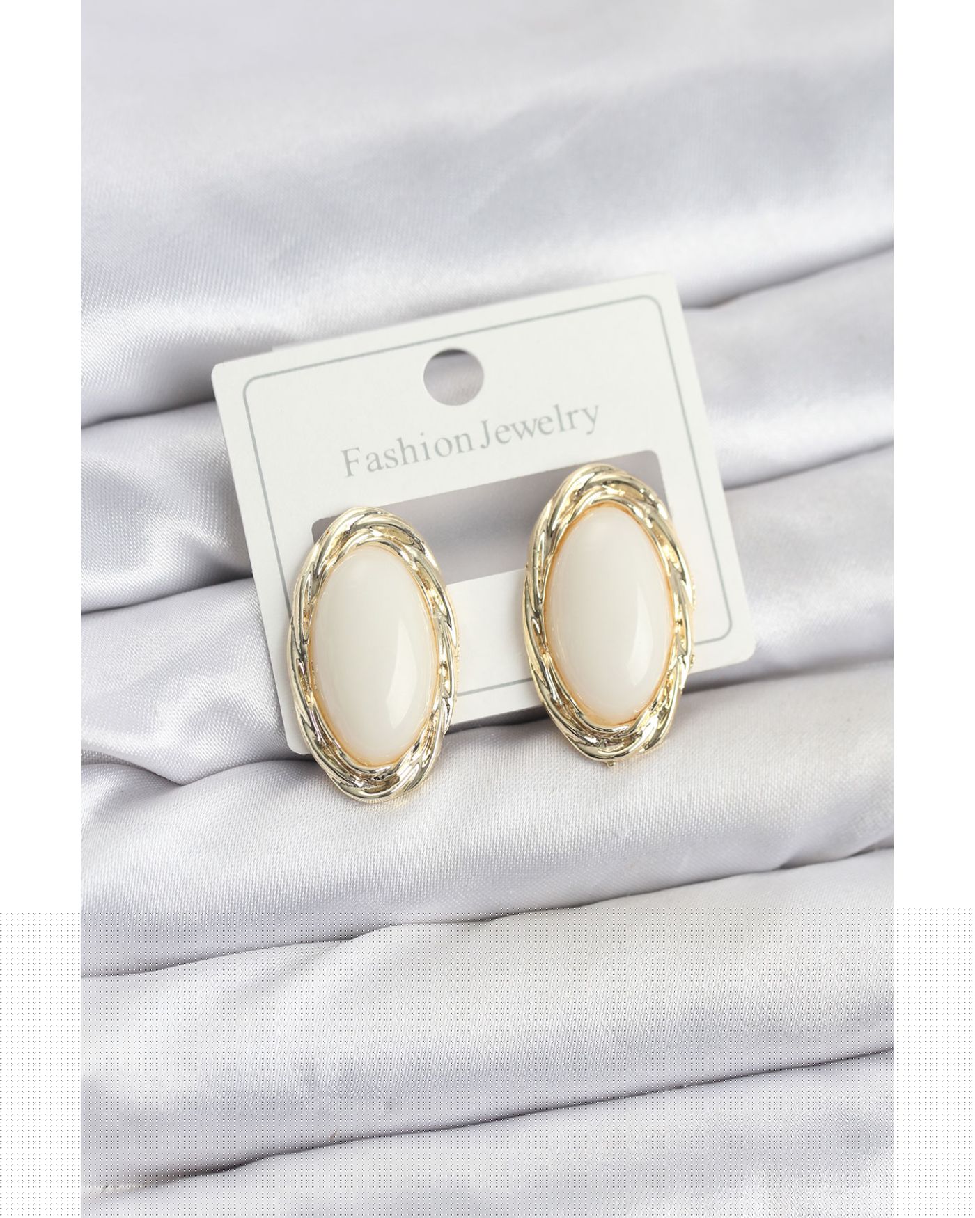 Beyaz Badem Model Vintage Kadın Küpe - TJ-BKP11607