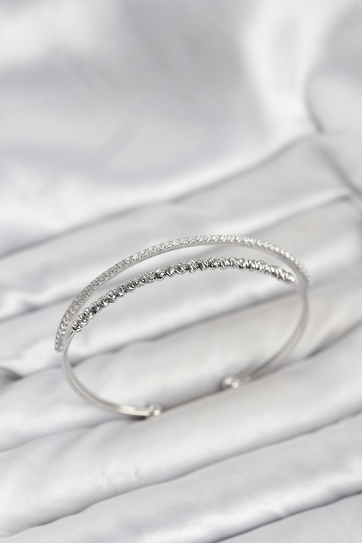 Dorika Model Pirinç Gümüş Renk Kadın Bileklik - TJ-BB8250