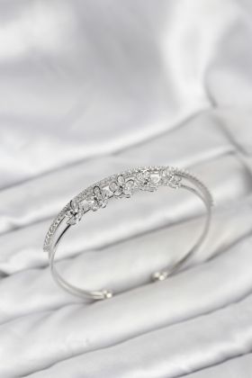 Çiçek Model Pirinç Gümüş Renk Kadın Bileklik - TJ-BB8252