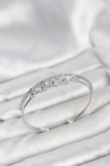 Çiçek Model Pirinç Gümüş Renk Kadın Bileklik - TJ-BB8252