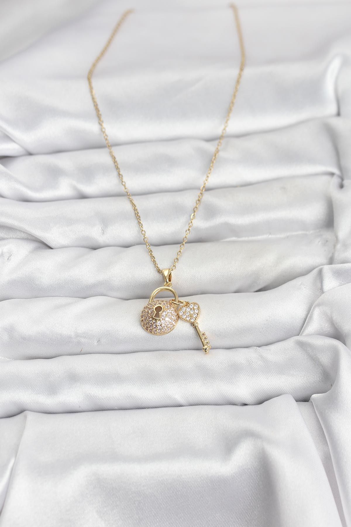 316L Çelik Zincir Gold Renk Kilit Anahtar Model Zirkon Taşlı Kadın Kolye - TJ-BKO10881