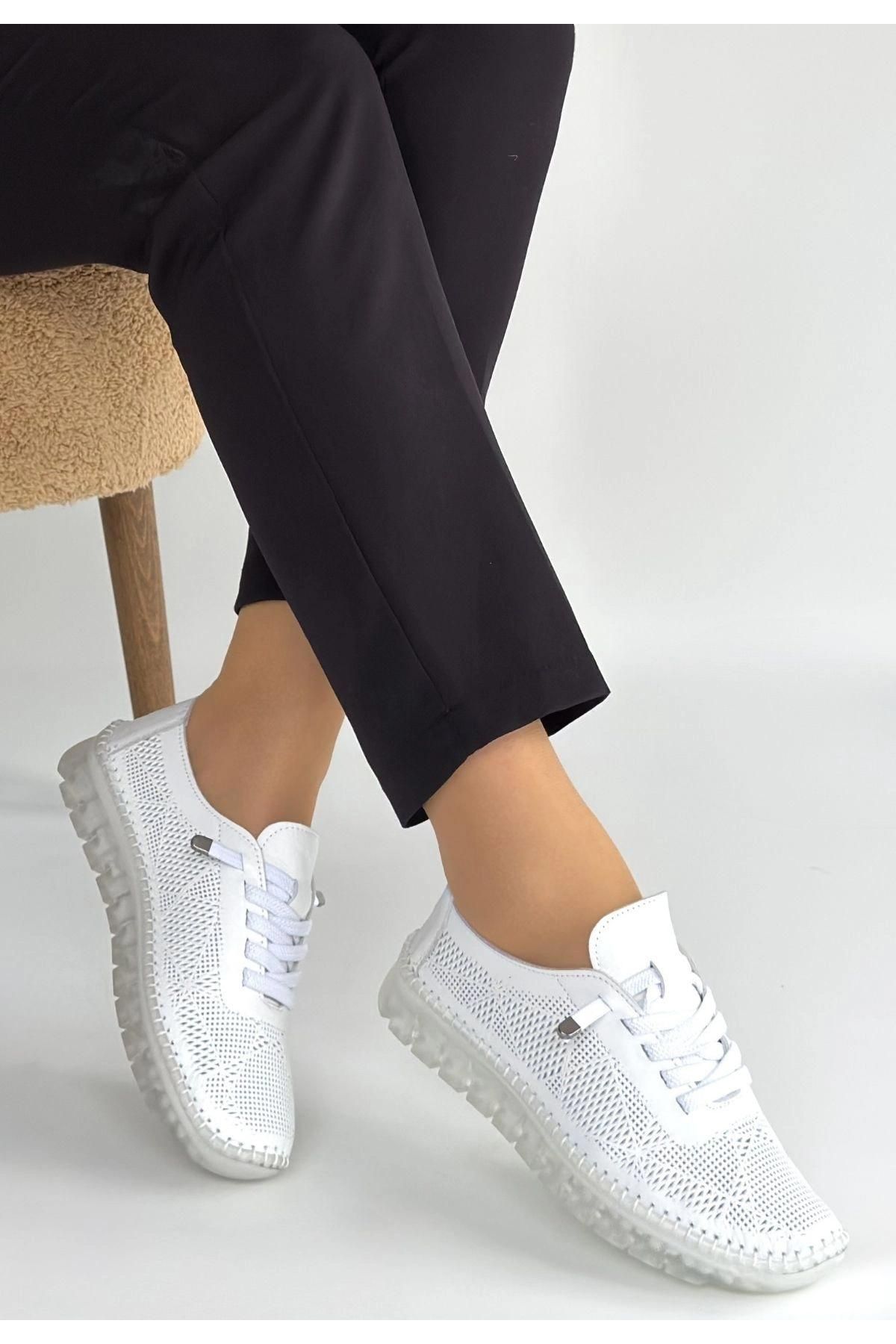 Merja Beyaz Deri Bağcıklı Spor Ayakkabı