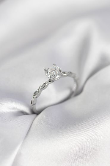 Gümüş Renk Sarmal Zincir Model Tek Taş Model Zirkon Taşlı Kadın Yüzük - TJ-BYK3976