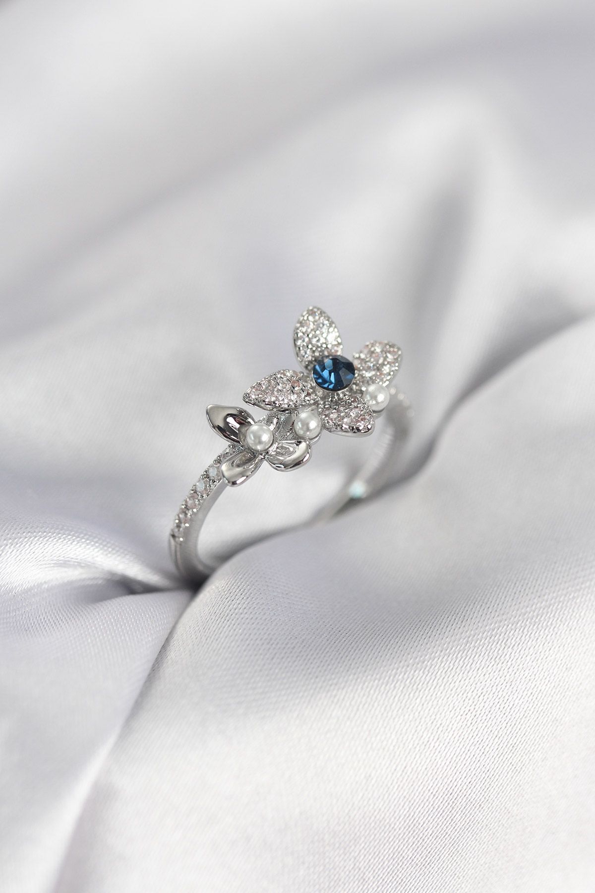 Gümüş Renk Çiçek Model Zirkon Taşlı Kadın Yüzük - TJ-BYK3984