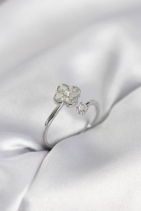 Gümüş Renk Zirkon Taşlı Yonca Model Kadın Yüzük - TJ-BYK4006