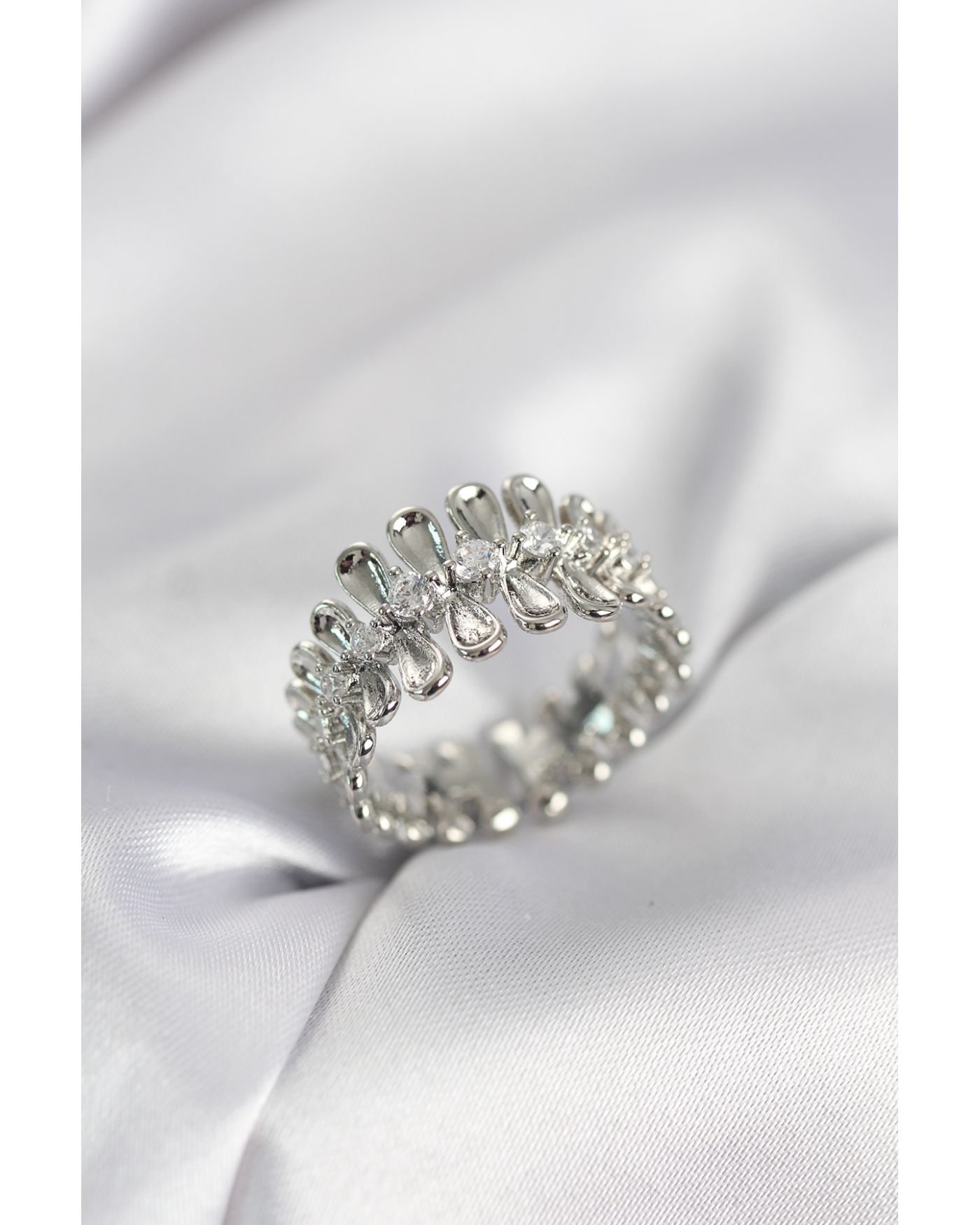 Gümüş Renk Zirkon Taşlı Sıralı Damla Model Kadın Yüzük - TJ-BYK4045