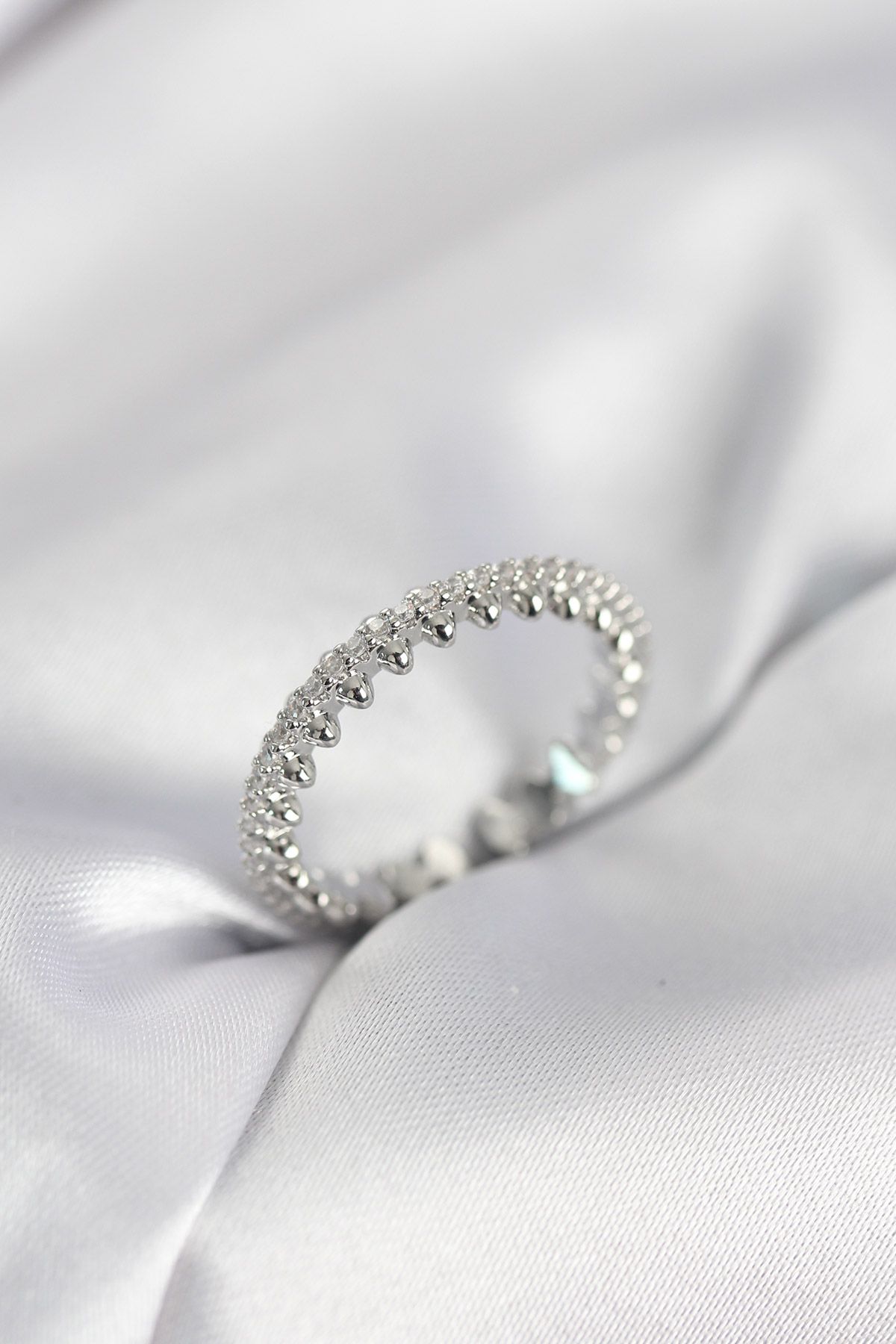 Gümüş Renk Sıralı Zirkon Taşlı Model Kadın Yüzük - TJ-BYK4059