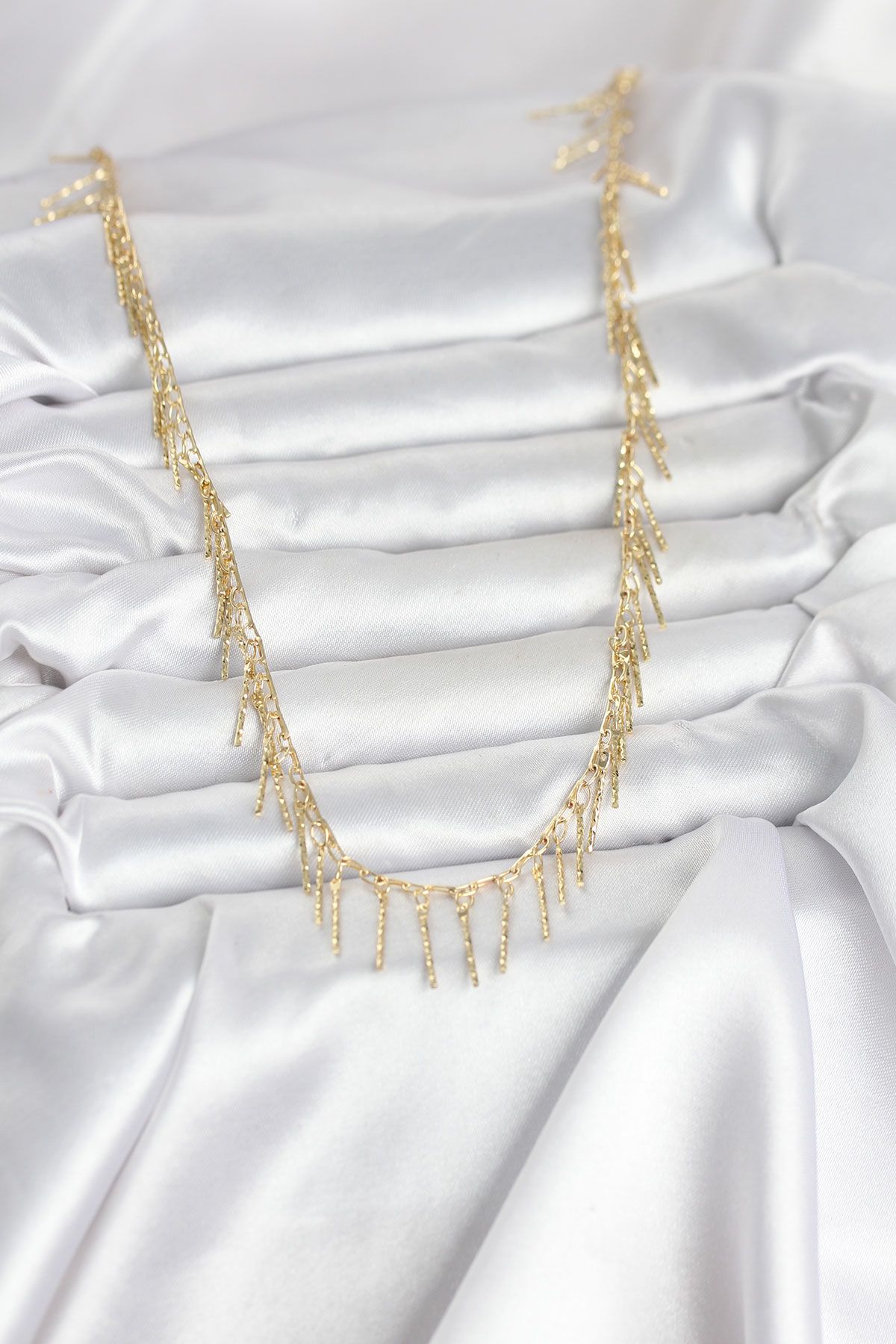 Pirinç Gold Renk Saçaklı Model Kadın Kolye - TJ-BKO11008