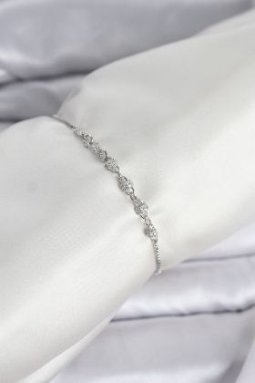 Gümüş Renk Zincir Model Zirkon Taşlı Pirinç Asansörlü Kadın Bileklik - TJ-BB8331