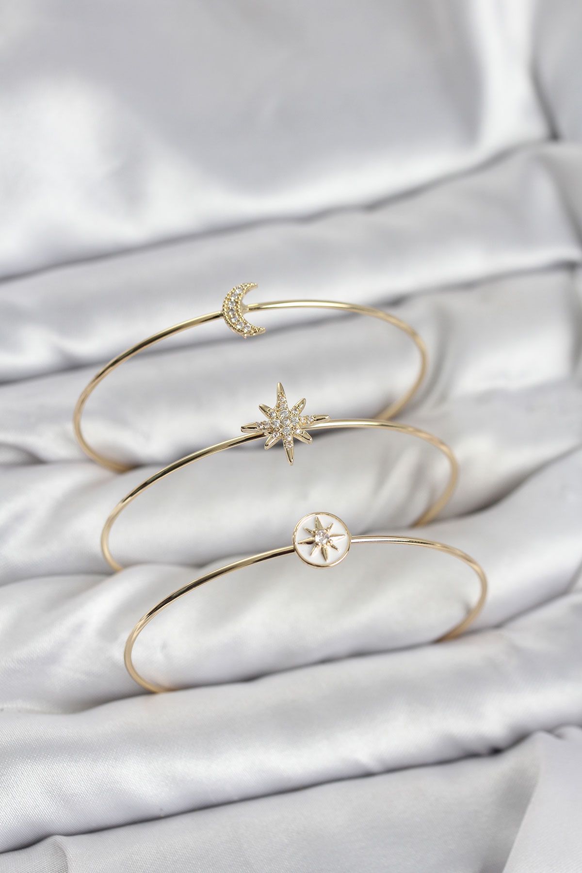 Gold Renk Zirkon Taşlı Kutup Yıldızı Model 3'lü Kadın Bileklik Kombini - TJ-BB8355