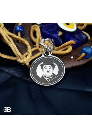 Charlie Chaplin Yuvarlak Çelik Kulplu Kolye